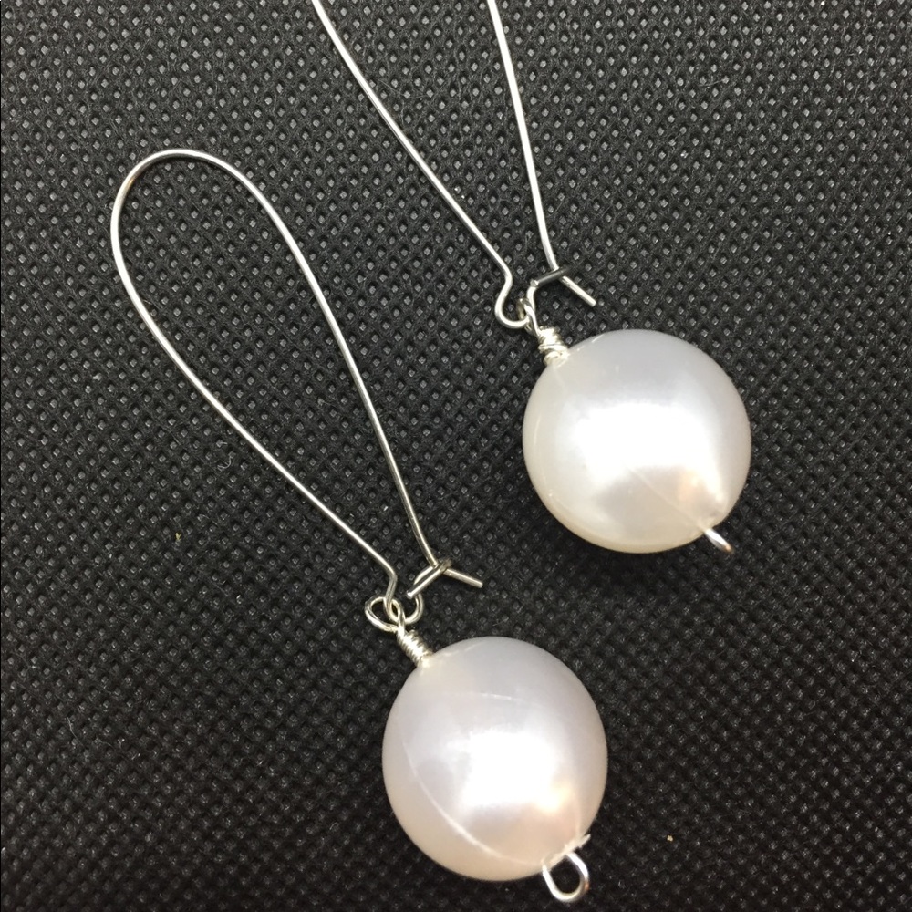 Kidney ear wire bead dangle/drop earrings